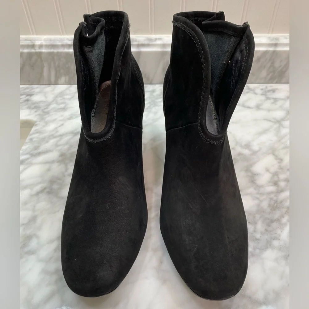 Lucca Lane Paydena size 8.5 Black Ankle Boots with Buckle Detail leather